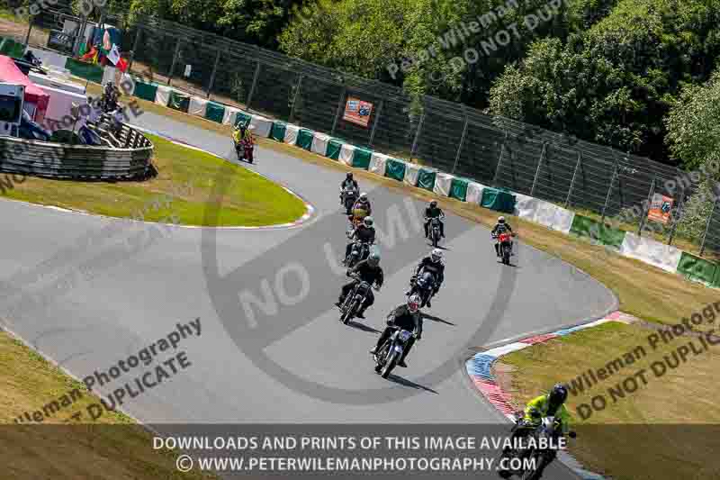 Vintage motorcycle club;eventdigitalimages;mallory park;mallory park trackday photographs;no limits trackdays;peter wileman photography;trackday digital images;trackday photos;vmcc festival 1000 bikes photographs